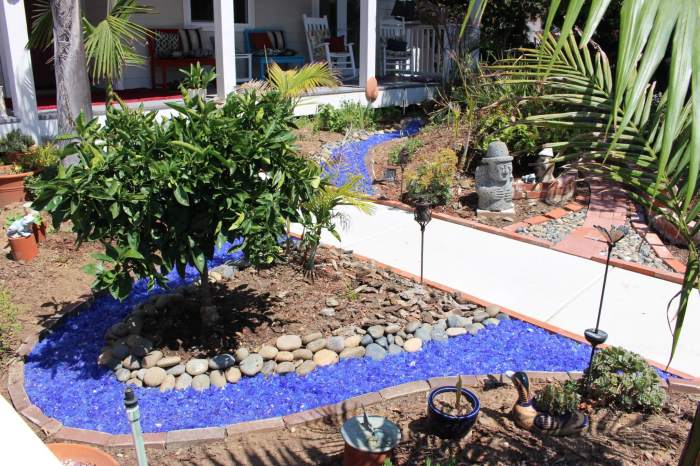 Landscaping yard bed creek mulch spill effect freshpatio riverbed drainage shiny pebbles edging impress zyhomy aquarium next succulent nautical landscape6